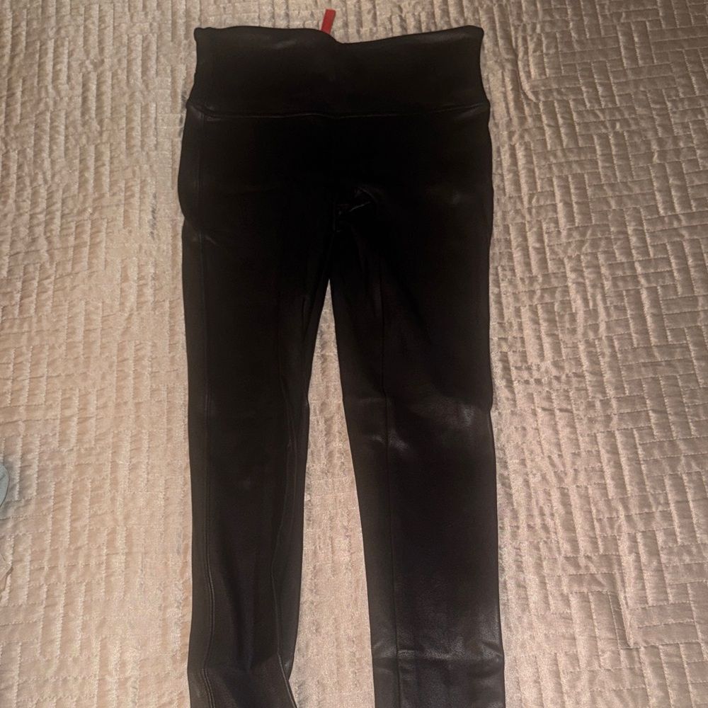 SPANXshape™ Faux Leather
Leggings